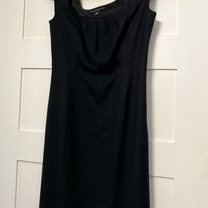 Banana Republic polyester dress with nylon lining.
